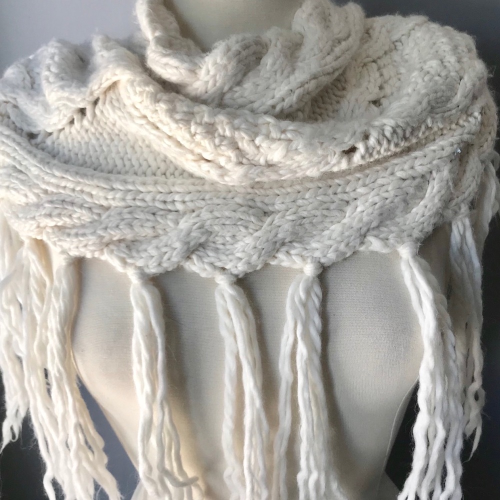 ⛄️Splendid Infinity scarf in white ❄️